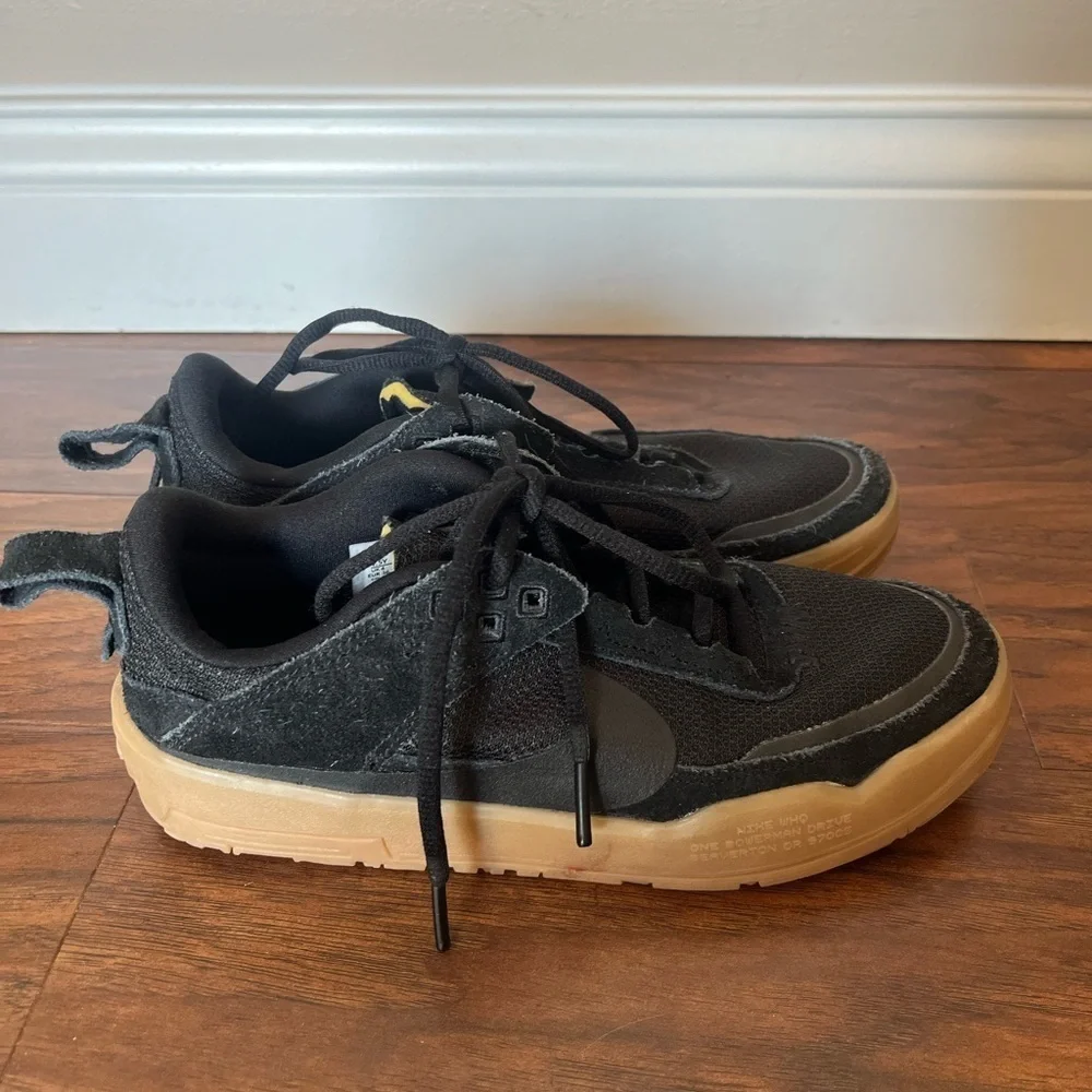 NWOT Nike Kids SB Day One Skate Shoe Black and Gum color Sneakers-Size 4.5